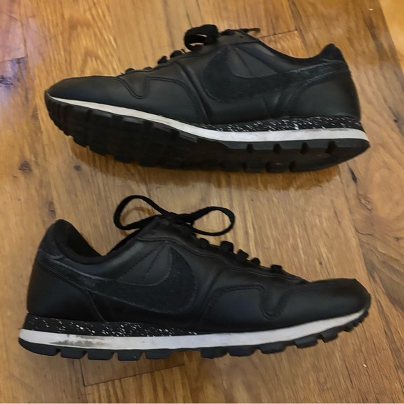 Nike Air Sneakers - Picture 8 of 9